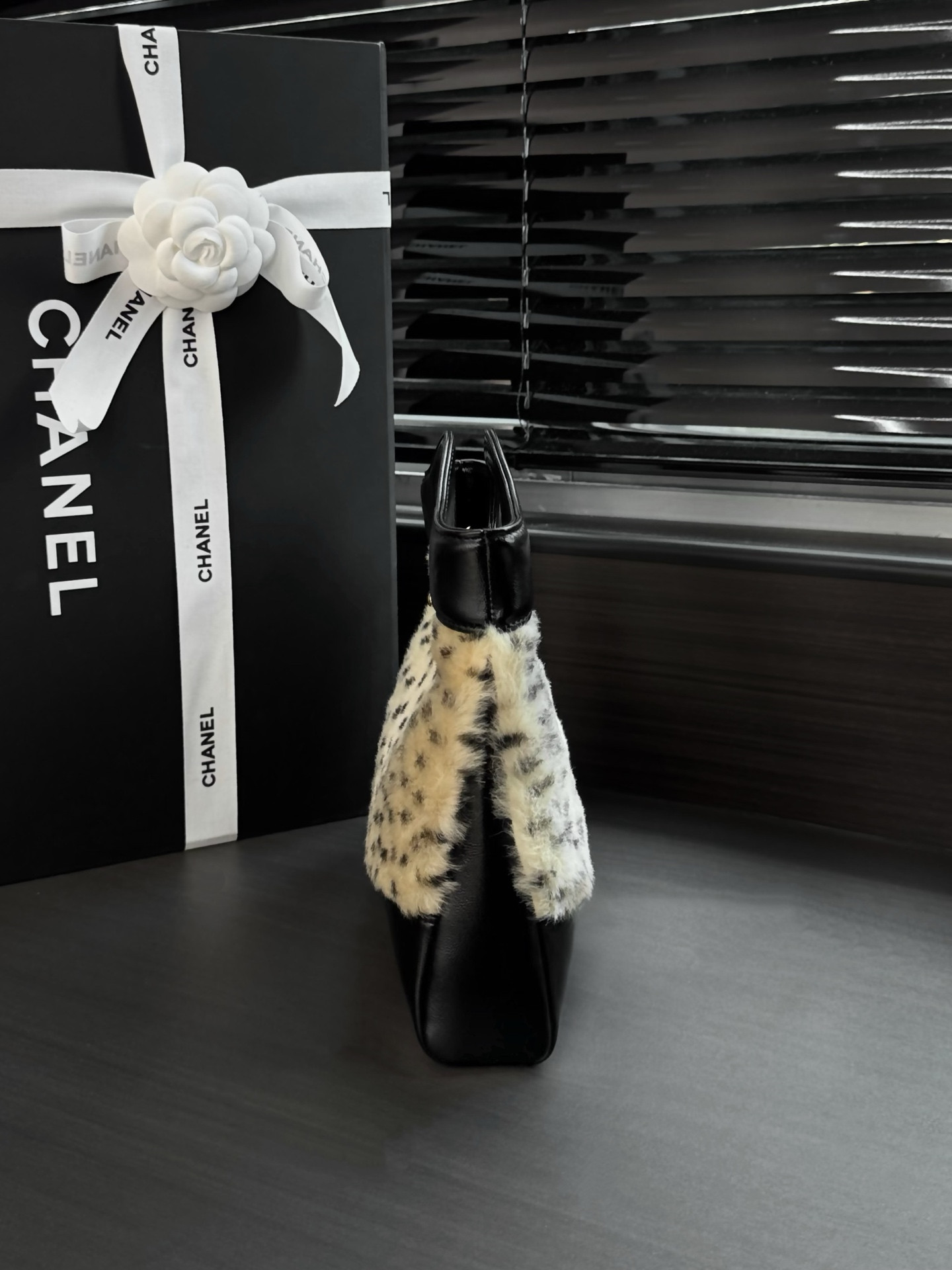 Ch**el 31 Mini Shopping Bag AS4133 22x23x5cm