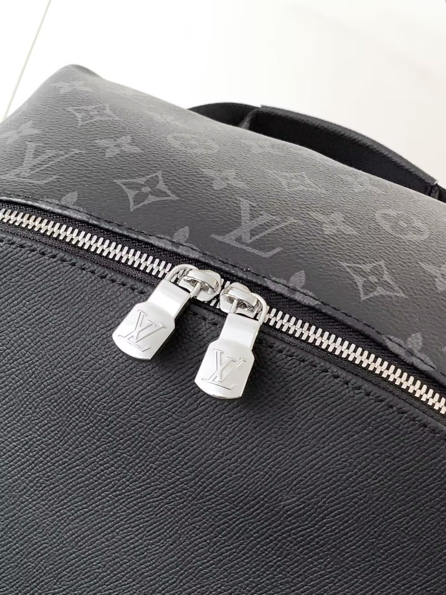 LV Discovery Backpack M30230 40x30x20cm