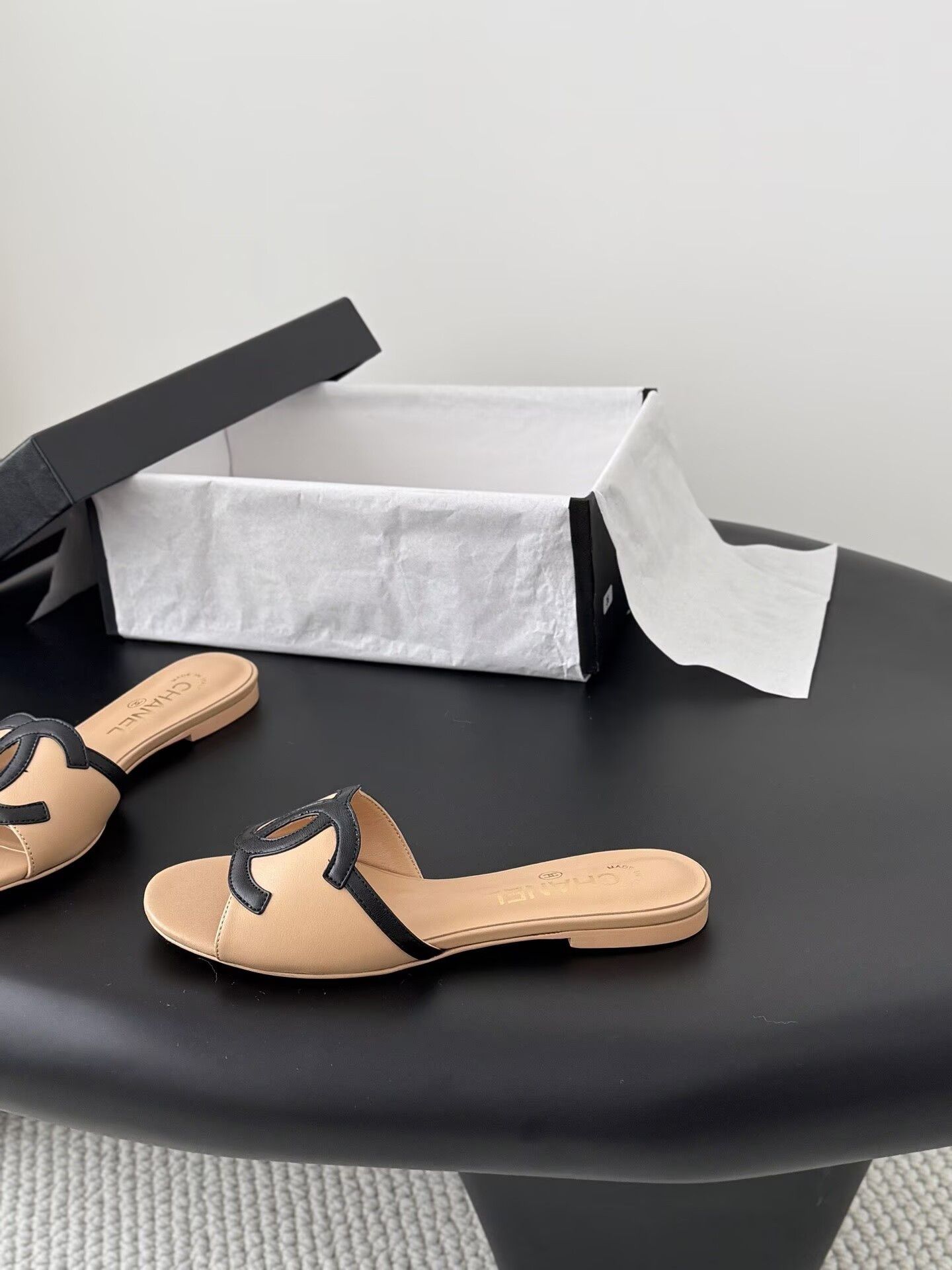 ua Ch**el sandals