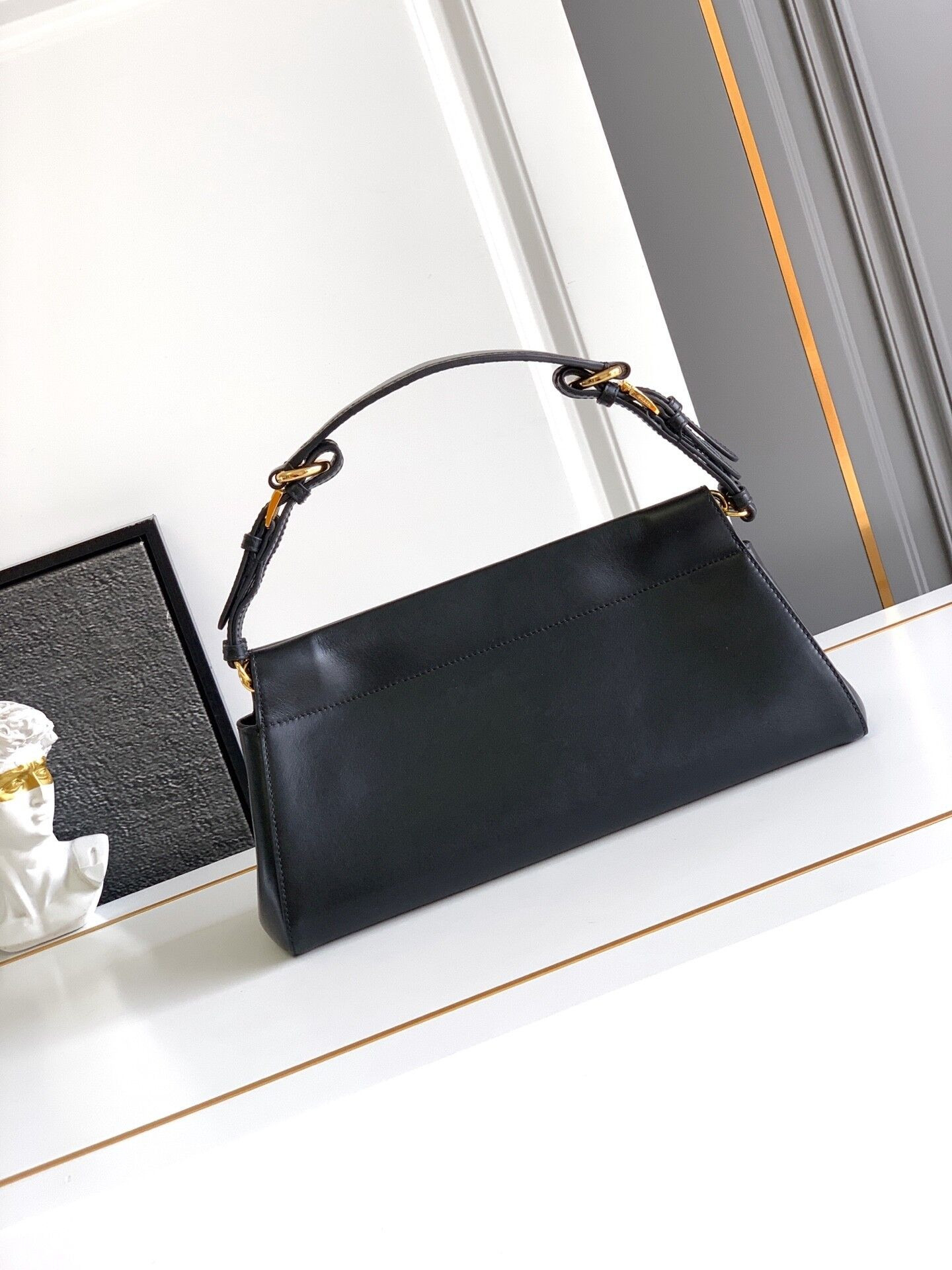 Pra*a Enchaîné Medium Leather Bag 15.5x32.5x11cm