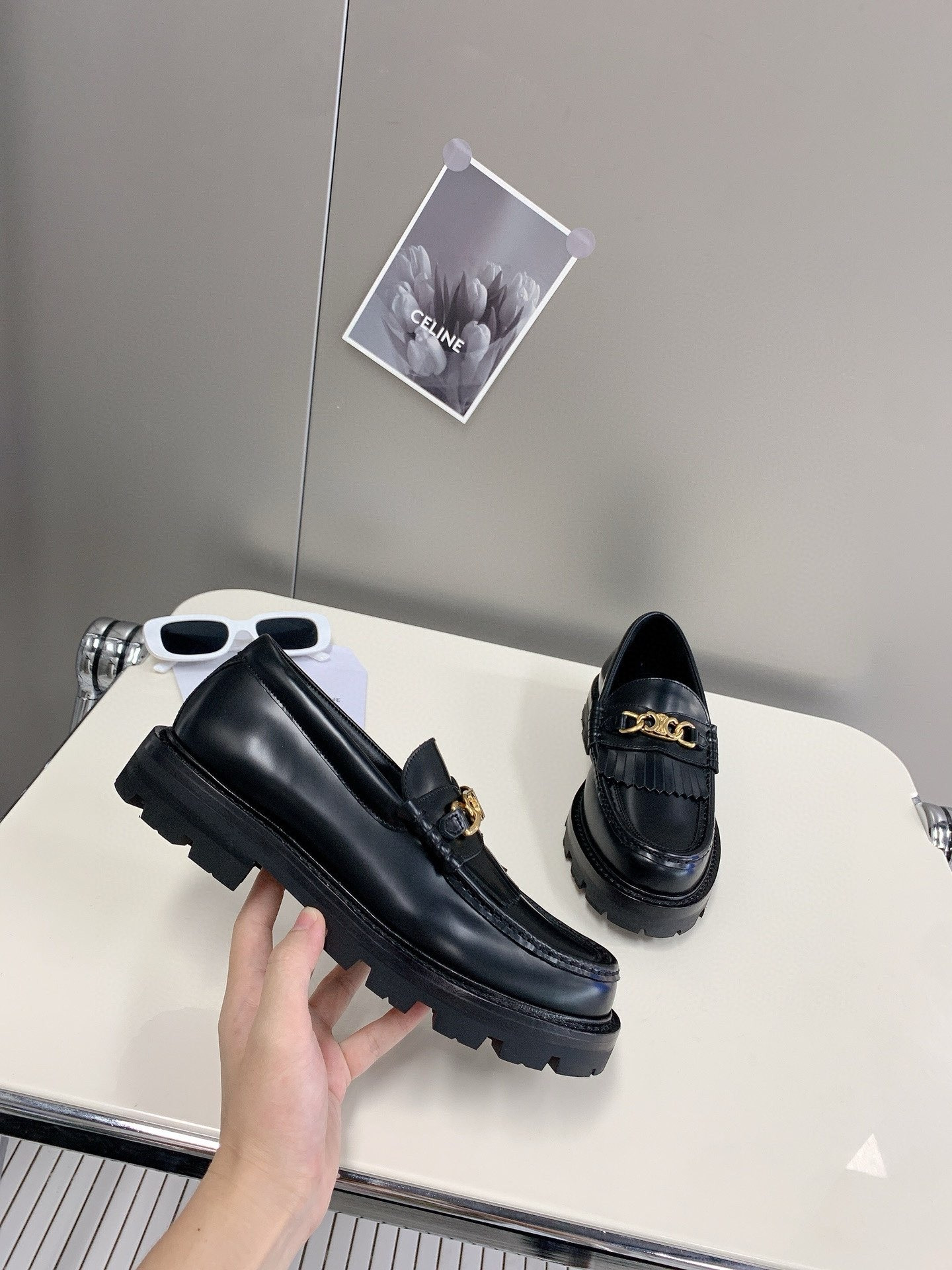 UA Ce1i*e Margaret Triomphe chain Loafers