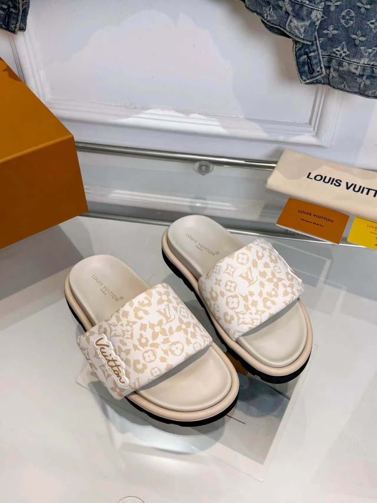UA LV Pool Pillow Slides