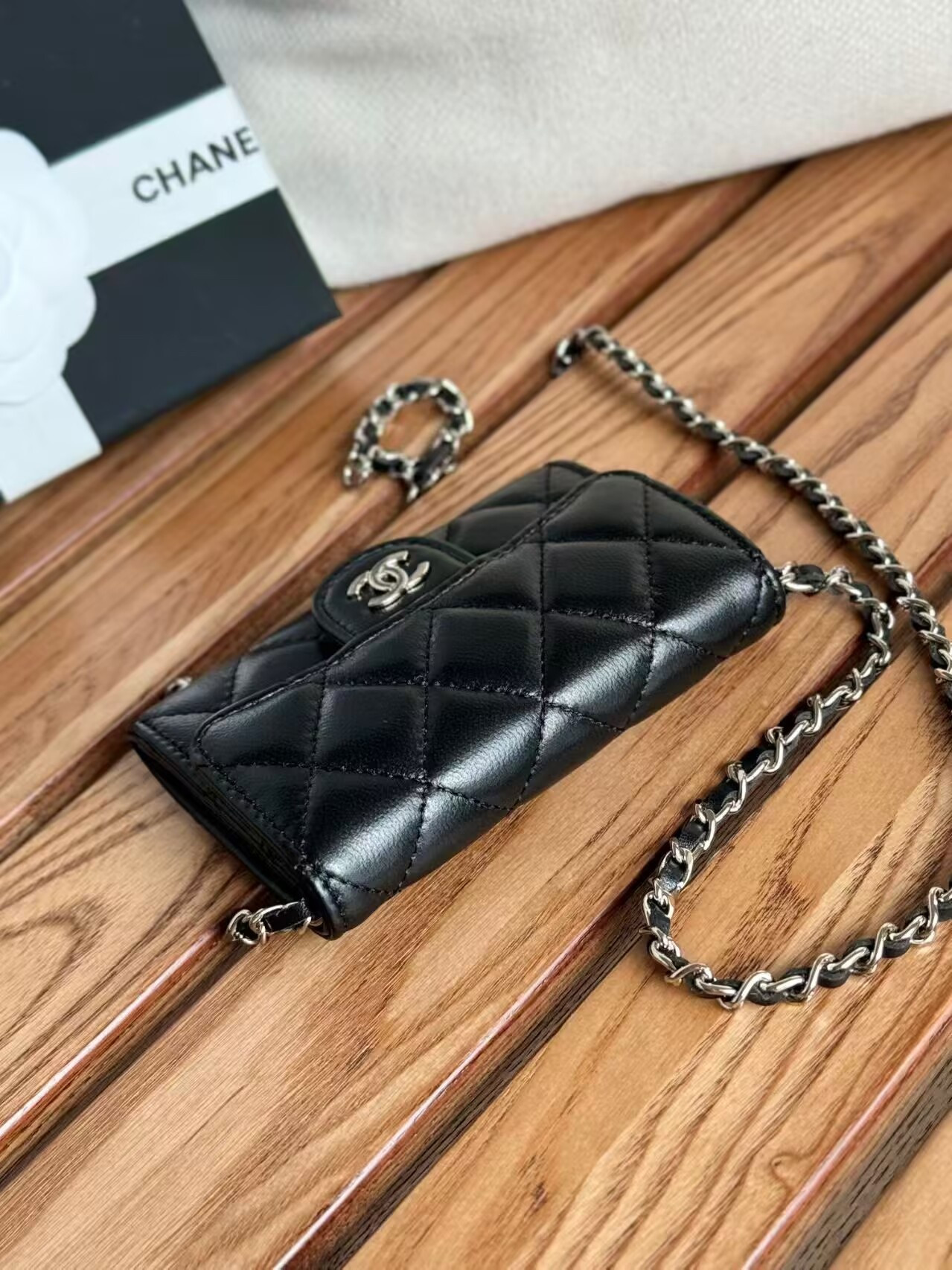 Ch**el Wallet on Chain 11x7.5x2cm