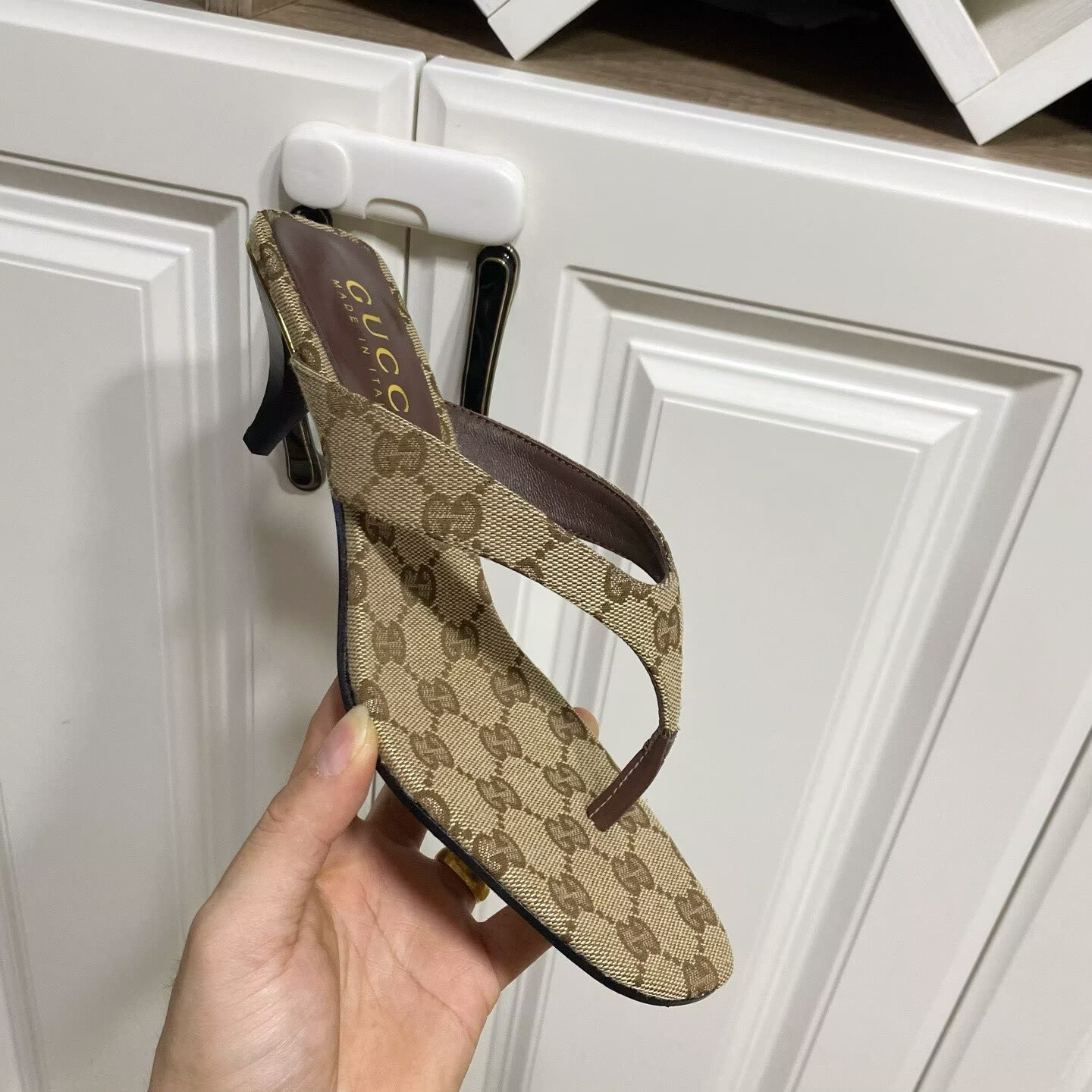 UA Gvc*1 Vittoria Thong Slides