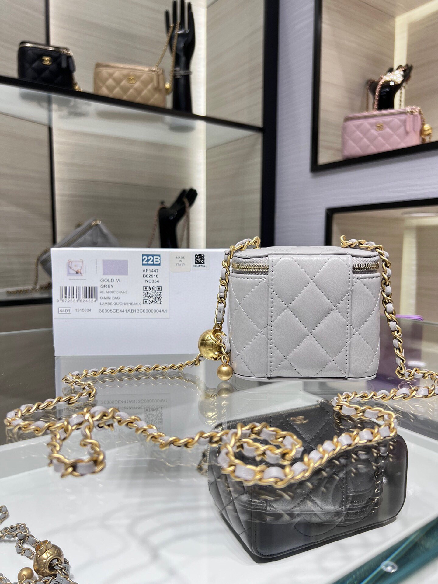 Ch**el Small Vanity with Chain AP1447 8.5x11x7cm