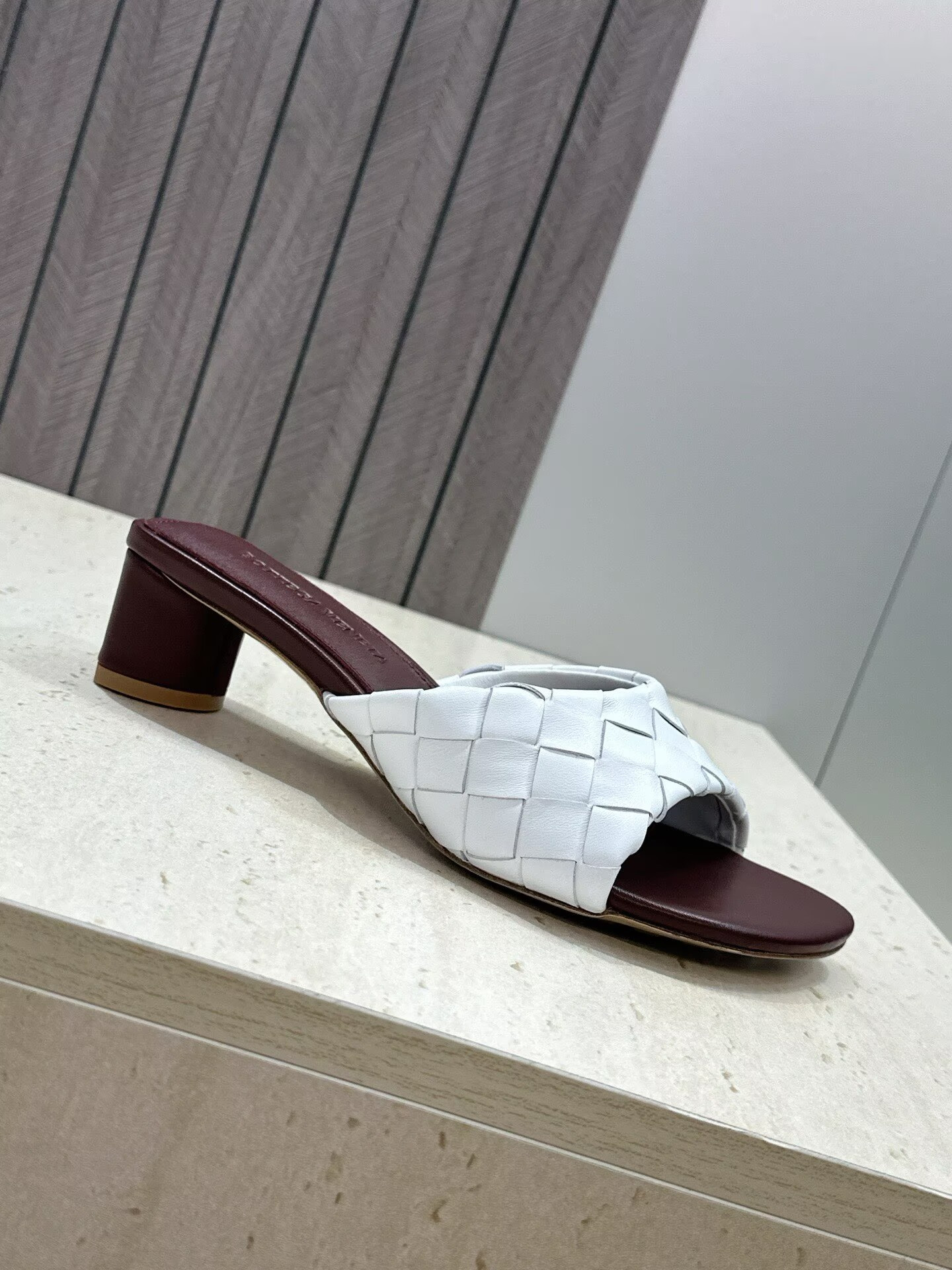 UA B0tt*ga Ven*ta Slides 4.5cm Heel