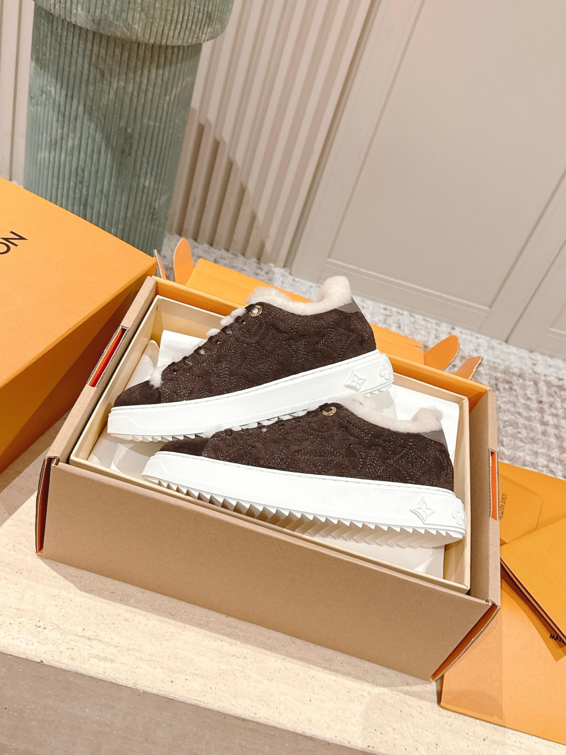 UA LV Time Out Sneaker