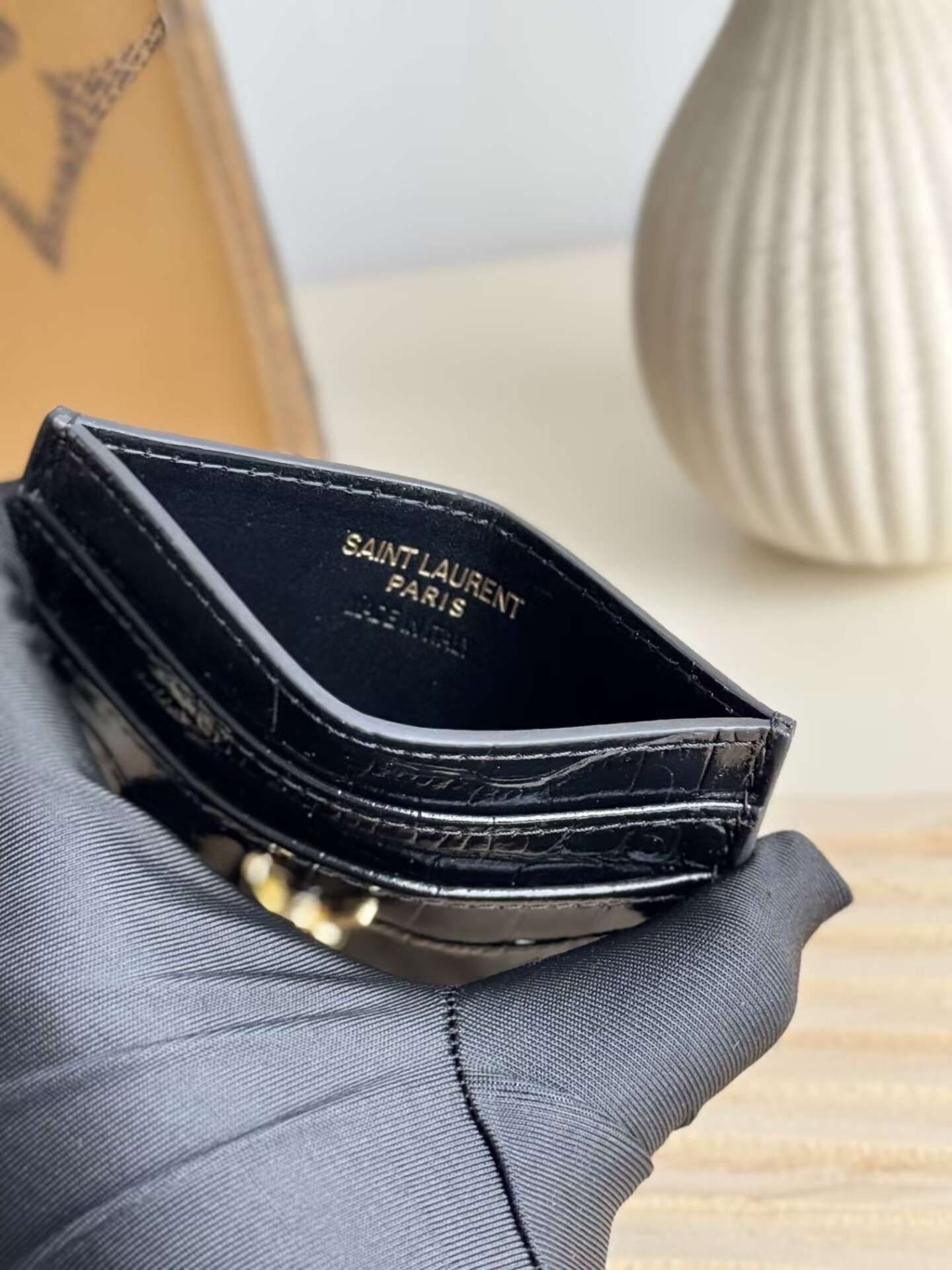 Y51 Card holder 10x7.5x0.5cm