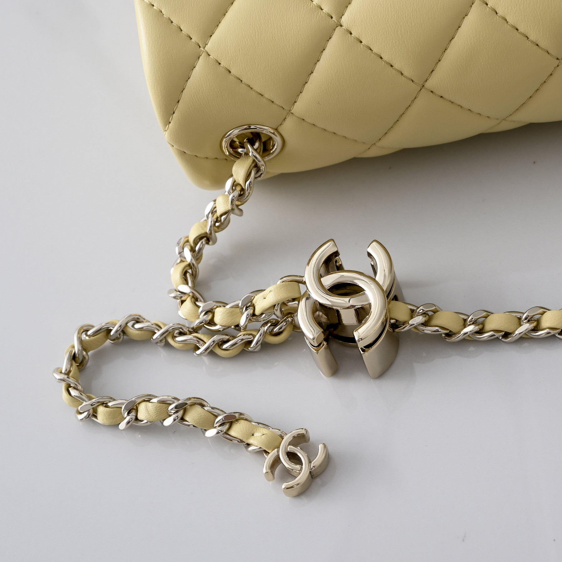 Ch**el Classic Flap Handbag CF Light gold hardware AS5759 20x13x7cm