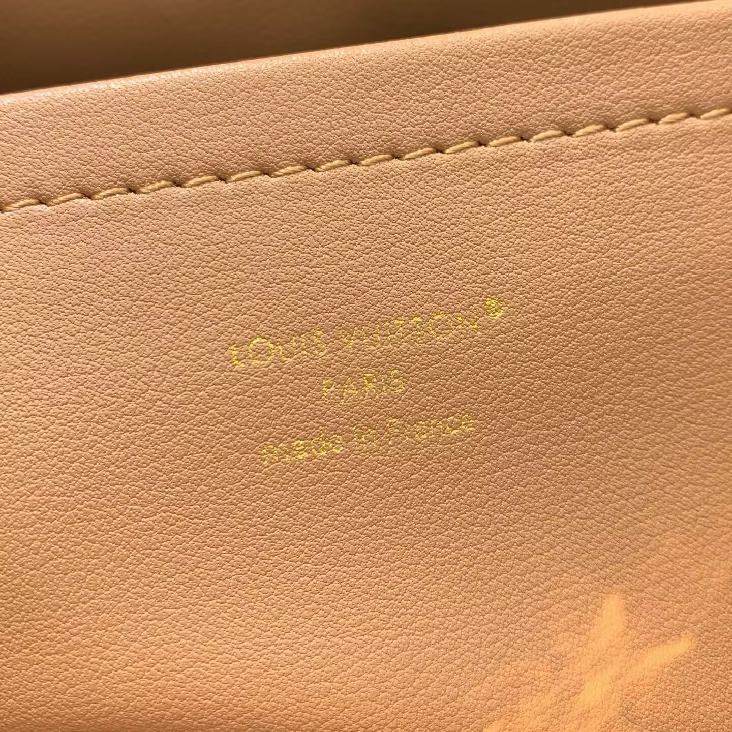 LV Capucines GM Souple M26259 38 x 23 x 16 cm