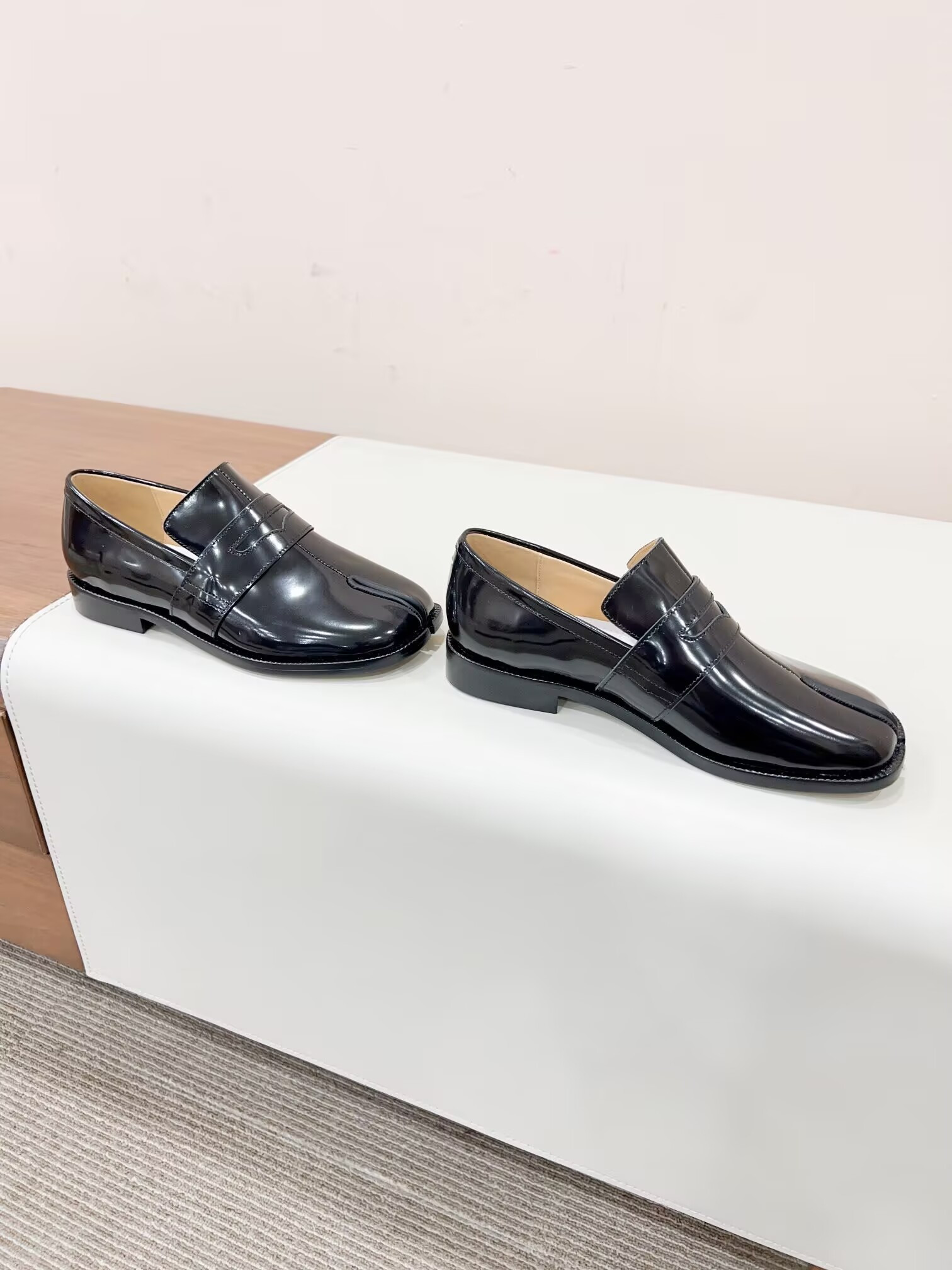 UA Ma1s0n Marg*e1a Tabi loafers