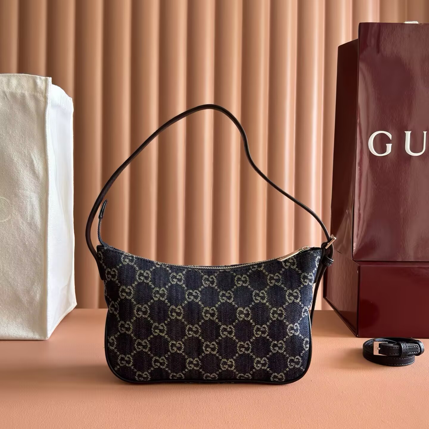 Gvc*1 Lady Lunetta Small Shoulder Bag 22x14x5.5cm