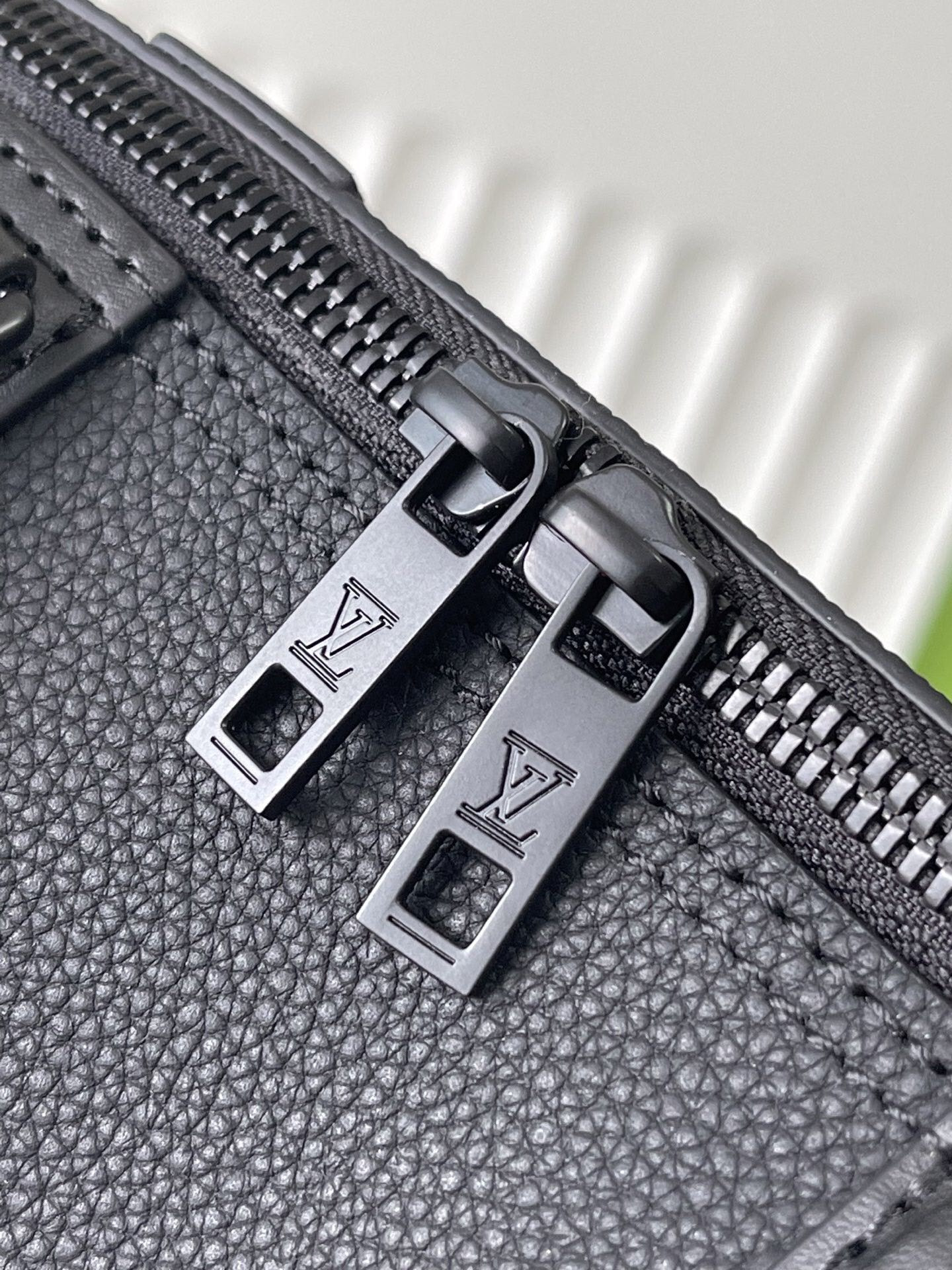 LV City Keepall M59255 27x17x13cm