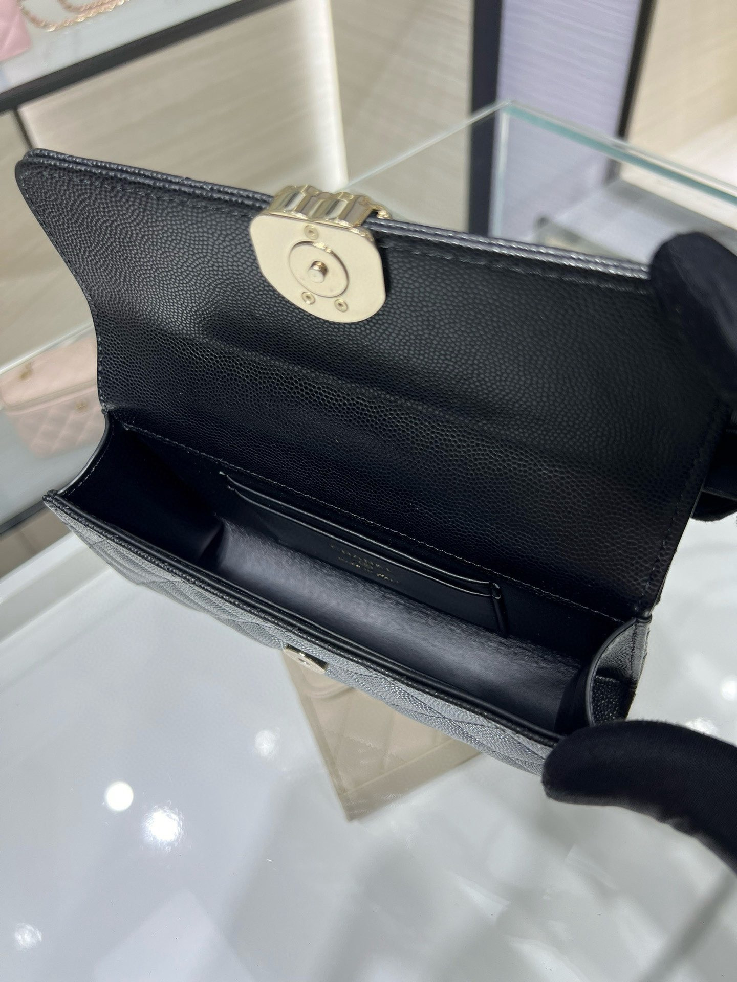 Ch**el Kelly 23P 19x10x4.5cm