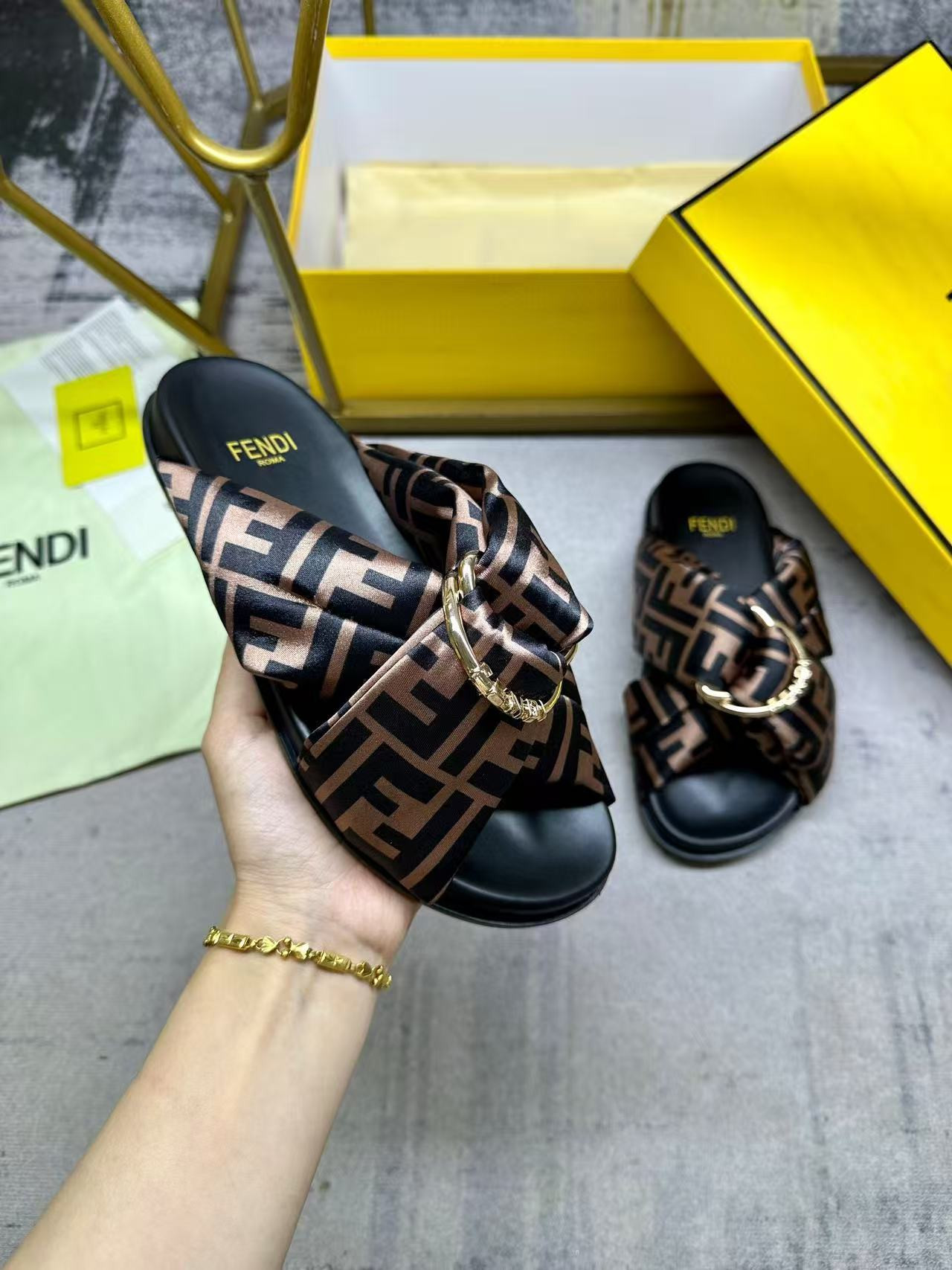 UA F**di FF Slides