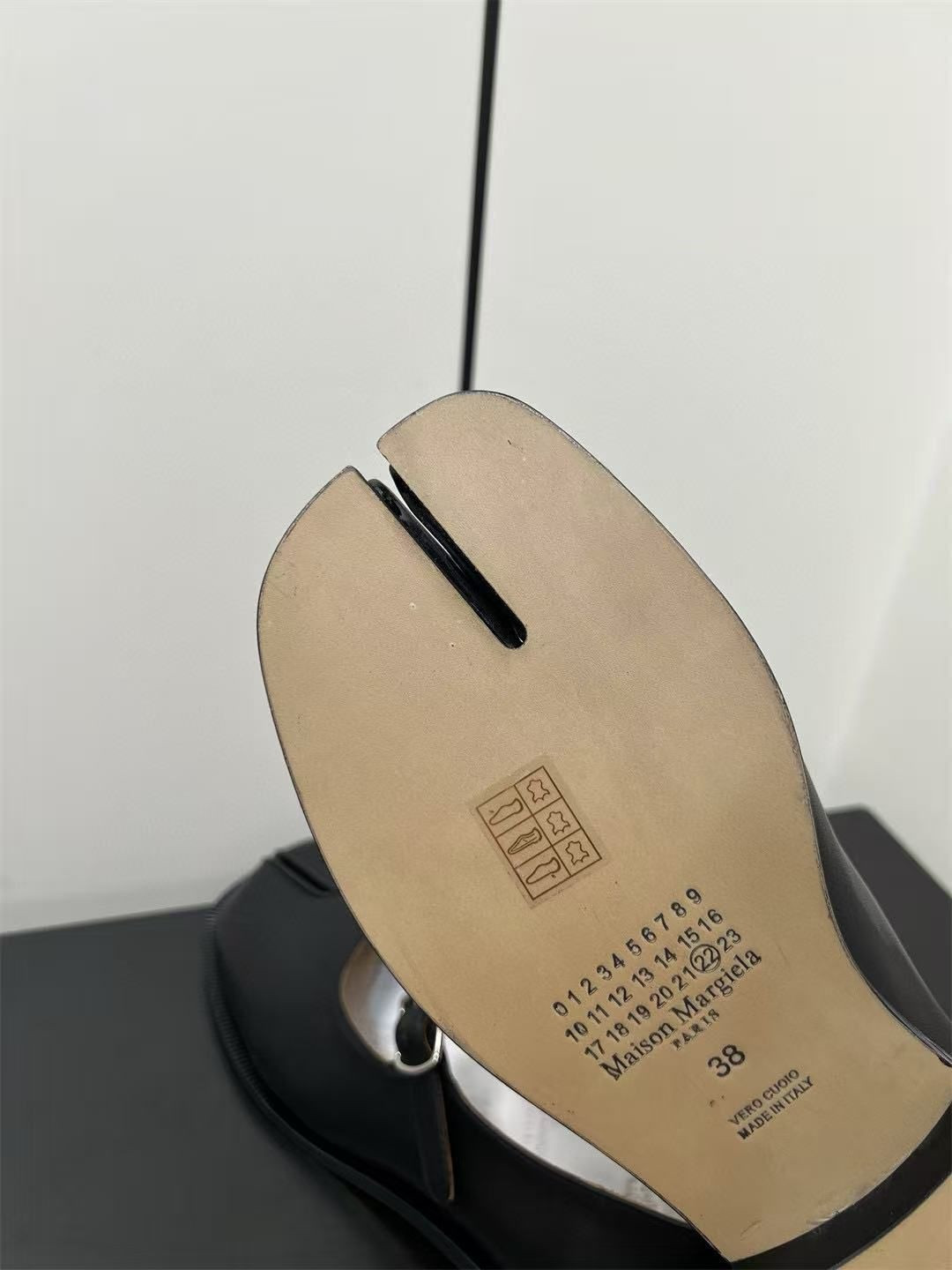 UA Ma1s0n Marg*e1a Mary Jane Shoes