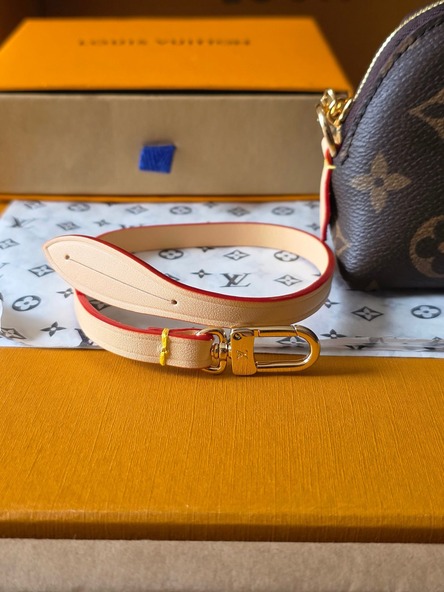 LV Cosmetic Purse M25653 13.5x9x5.5cm