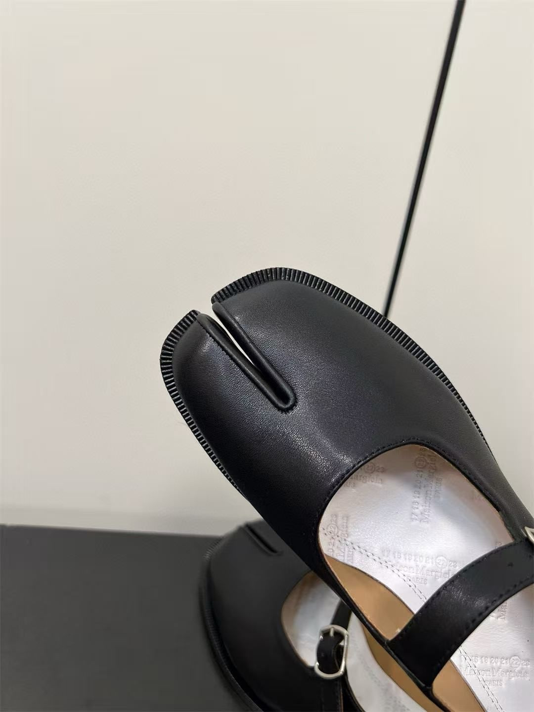 UA Ma1s0n Marg*e1a Mary Jane Shoes