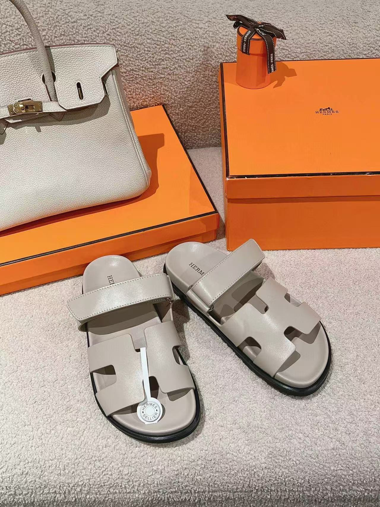 UA H**me5 Chypre Sandal