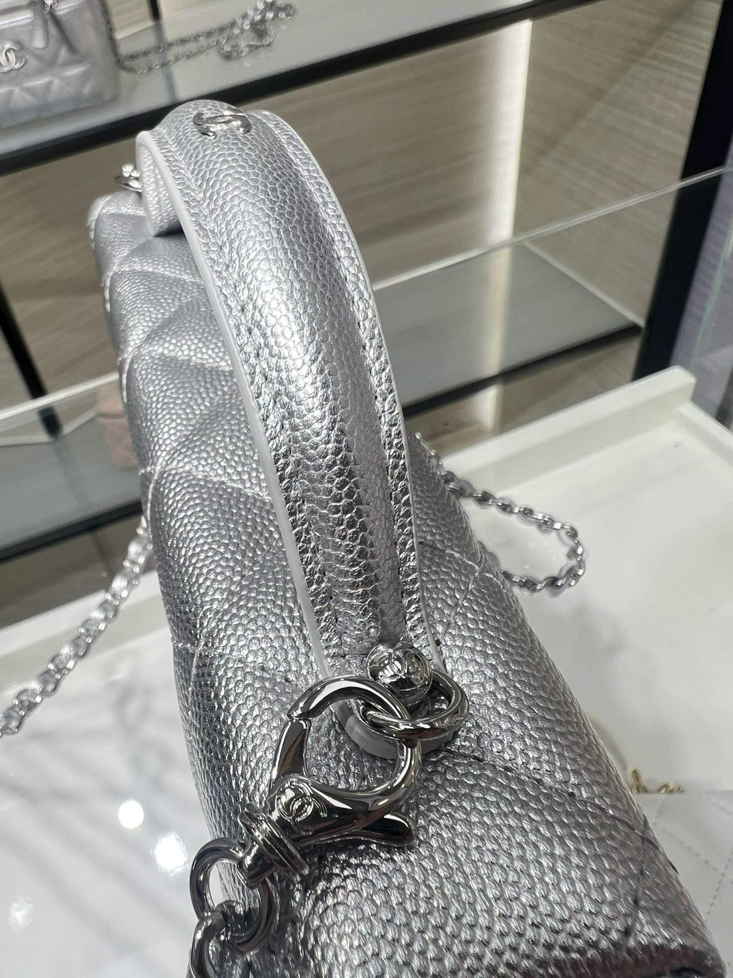 Ch**el LONG VANITY WITH CHAIN 17×19.5×5cm