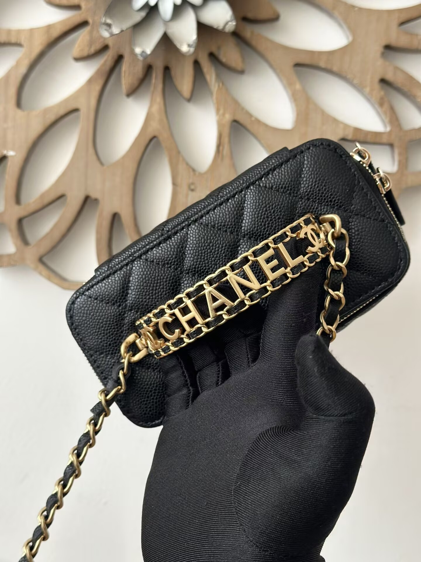 Ch**el vanity with chain 9.5x17x8cm