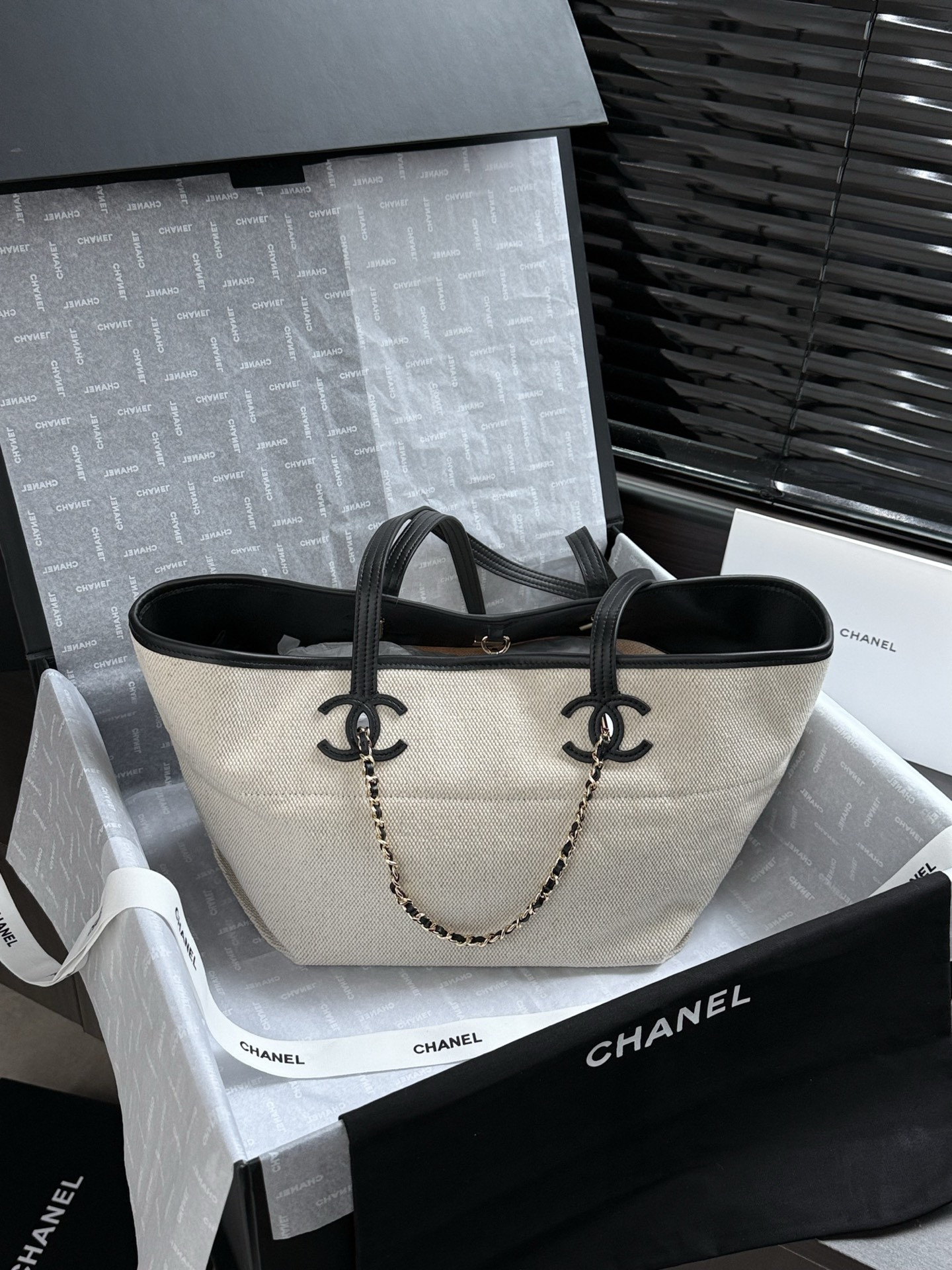 Ch**el Small Shopping Bag AS6285 19x45x21cm