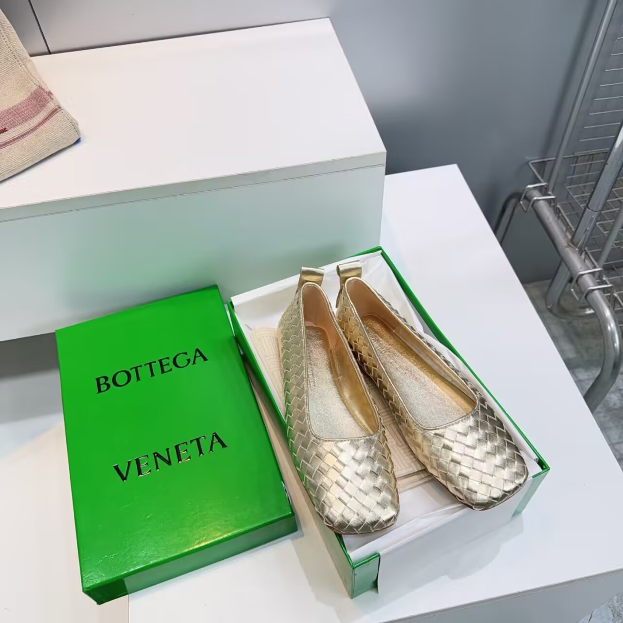 UA B0tt*ga Ven*ta Charlotte Ballerina