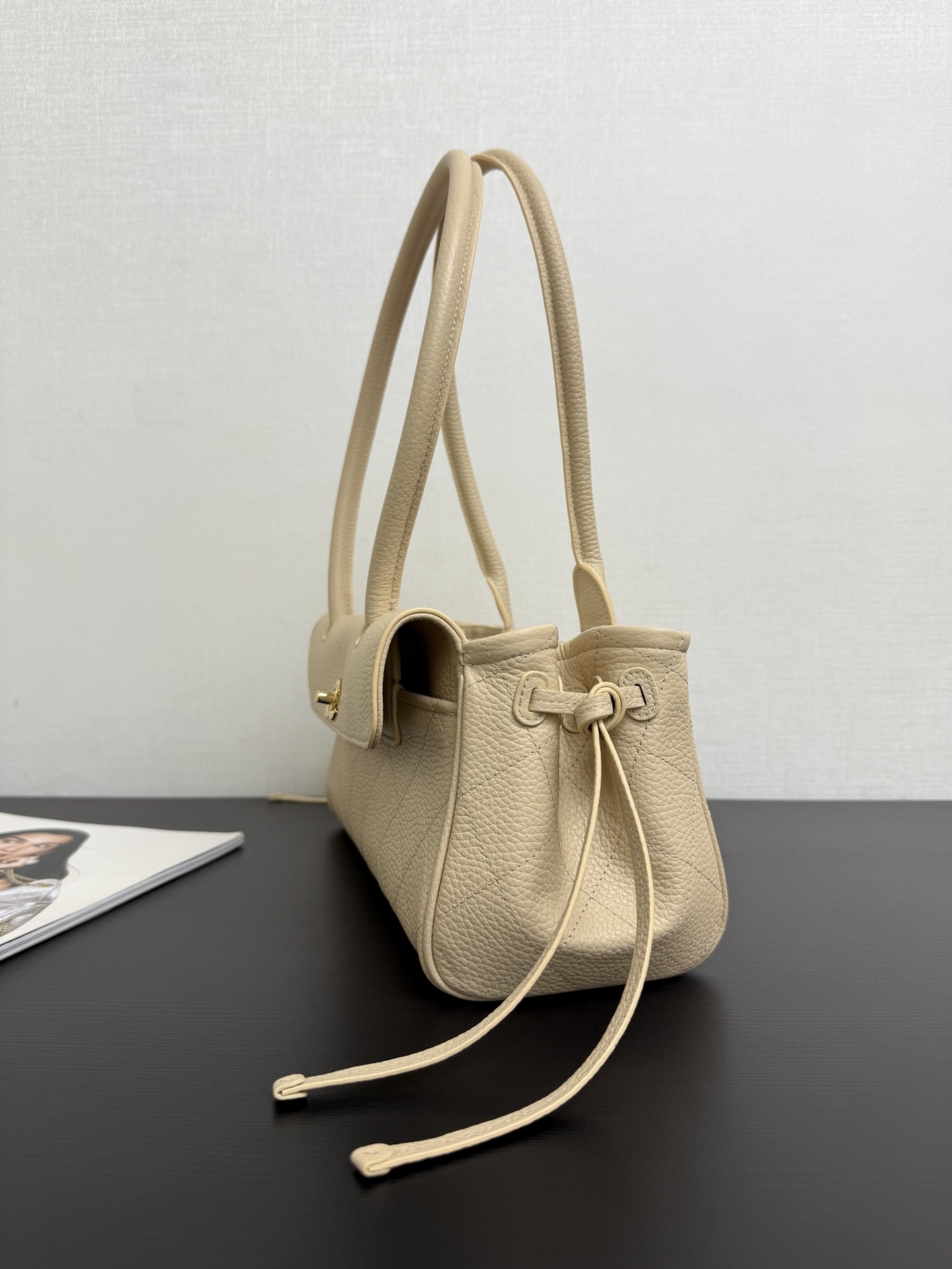 Ch**el small tote as6288 15x31x12cm