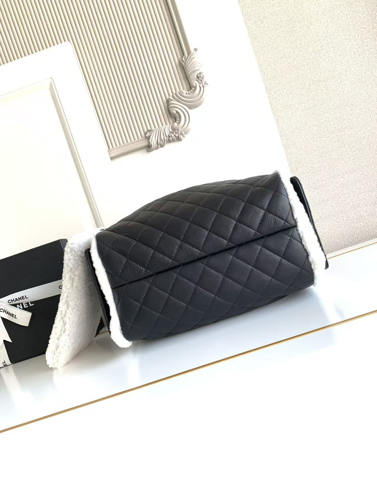 Ch**el 25c bucket bag 40x30x15cm