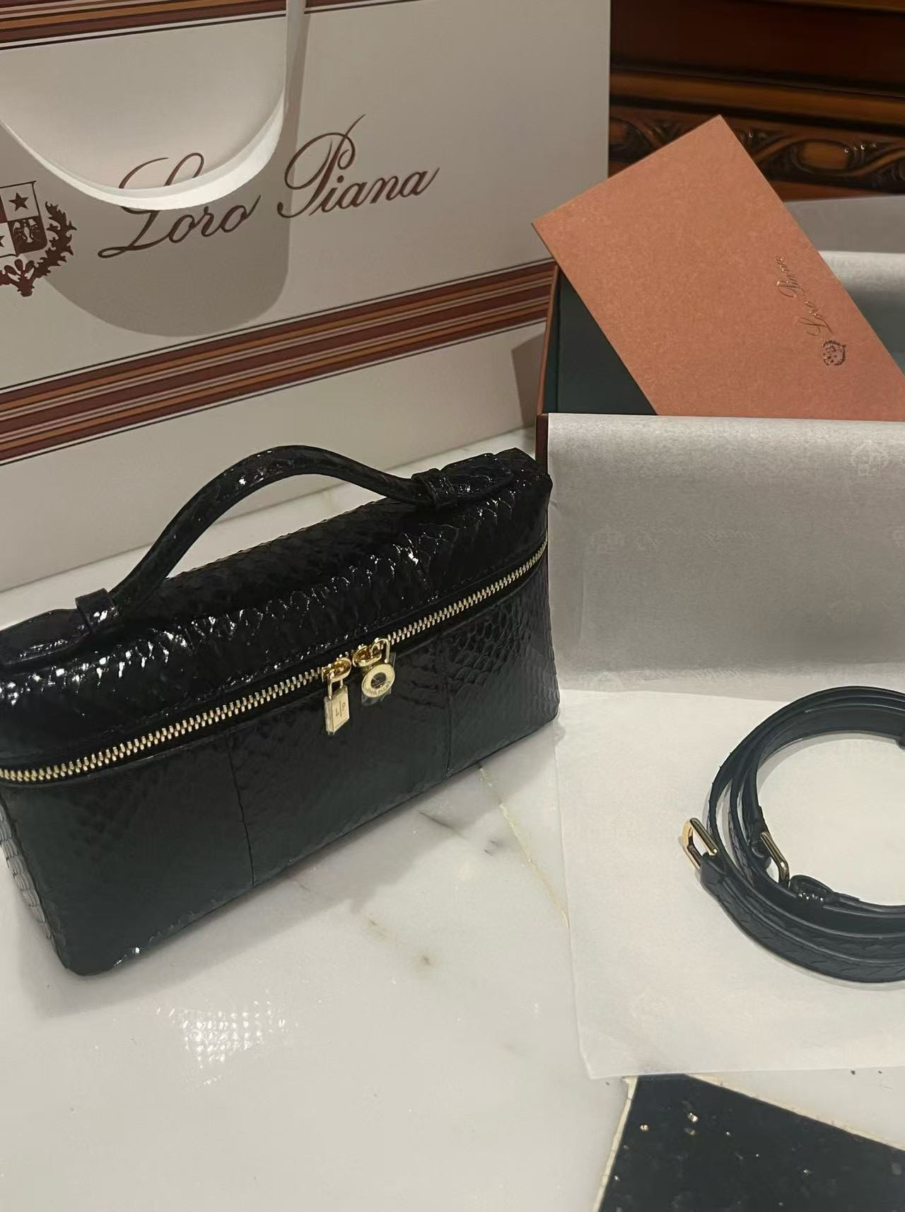 L0r0 P1ana Extra Pocket L19 Bag 11x19x6.5cm