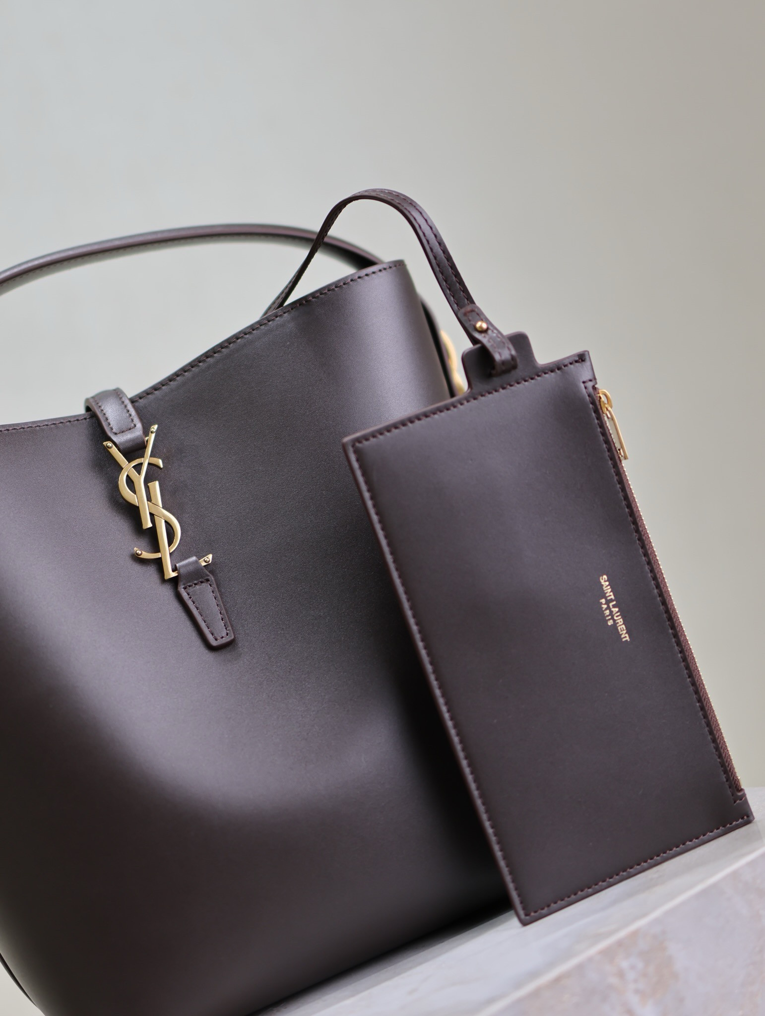 Y51 LE 37 In Shiny Leather 26x20x12cm