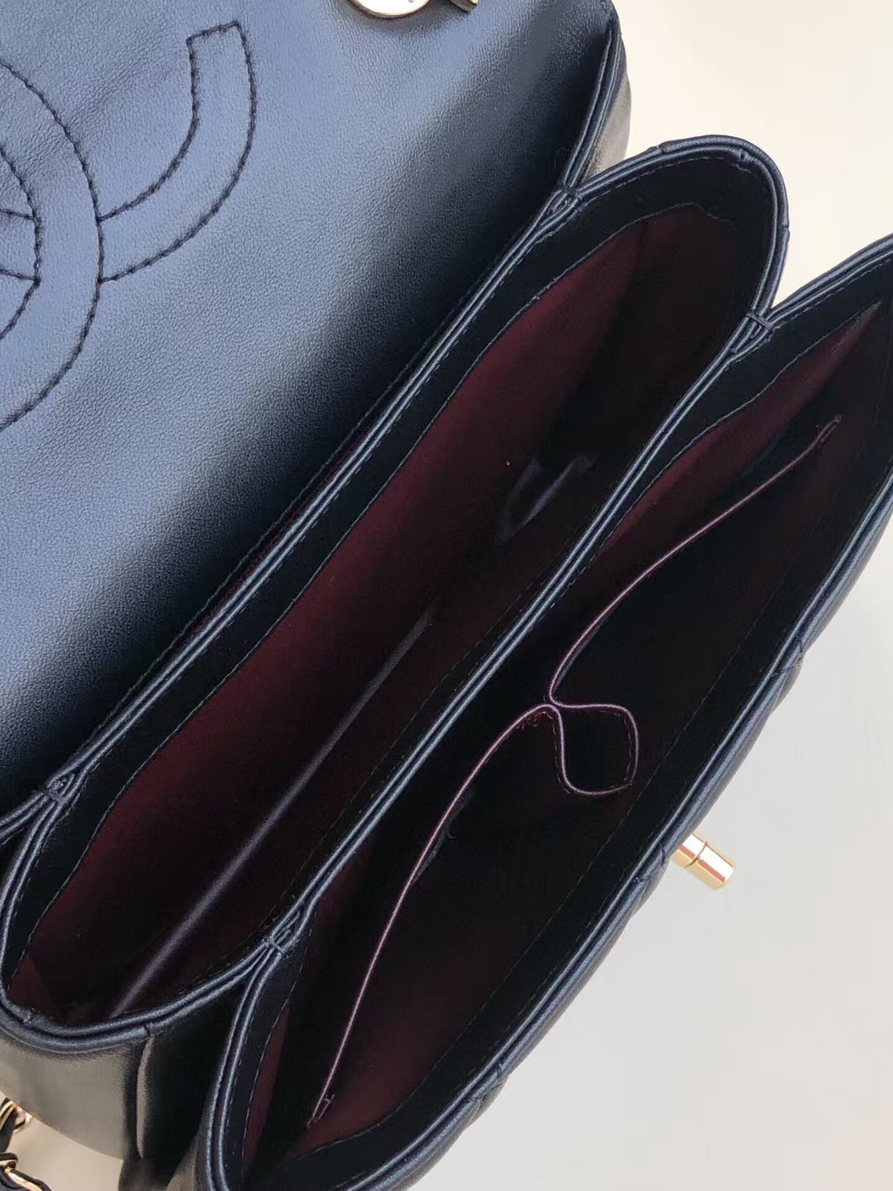 CHANEL FLAP BAG WITH TOP HANDLE 6.6 × 9.8 × 4.7 in