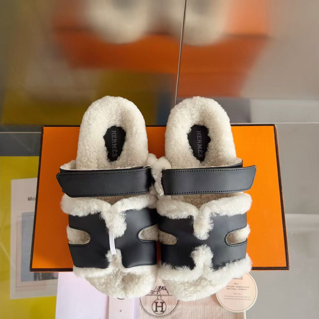 UA H**me5 Chypre sandal