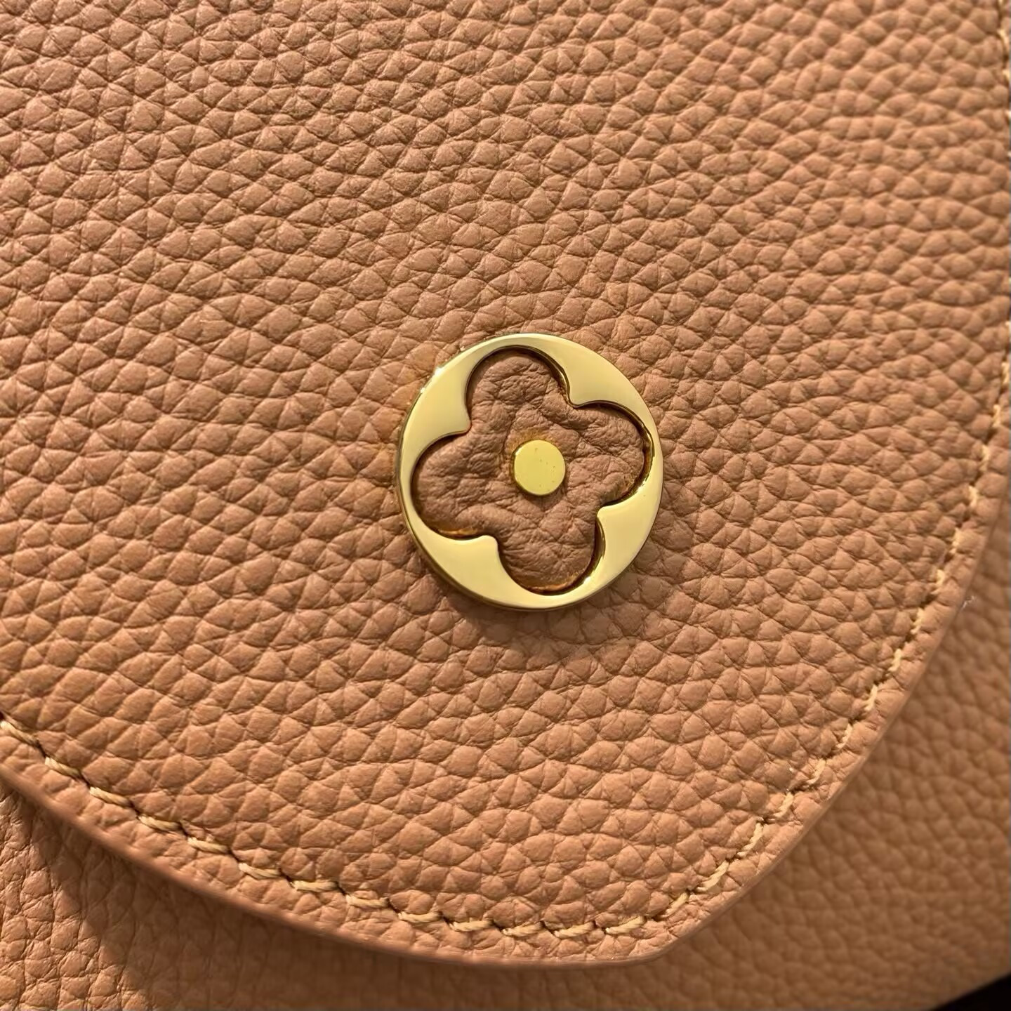 LV Capucines GM Souple M26259 38 x 23 x 16 cm