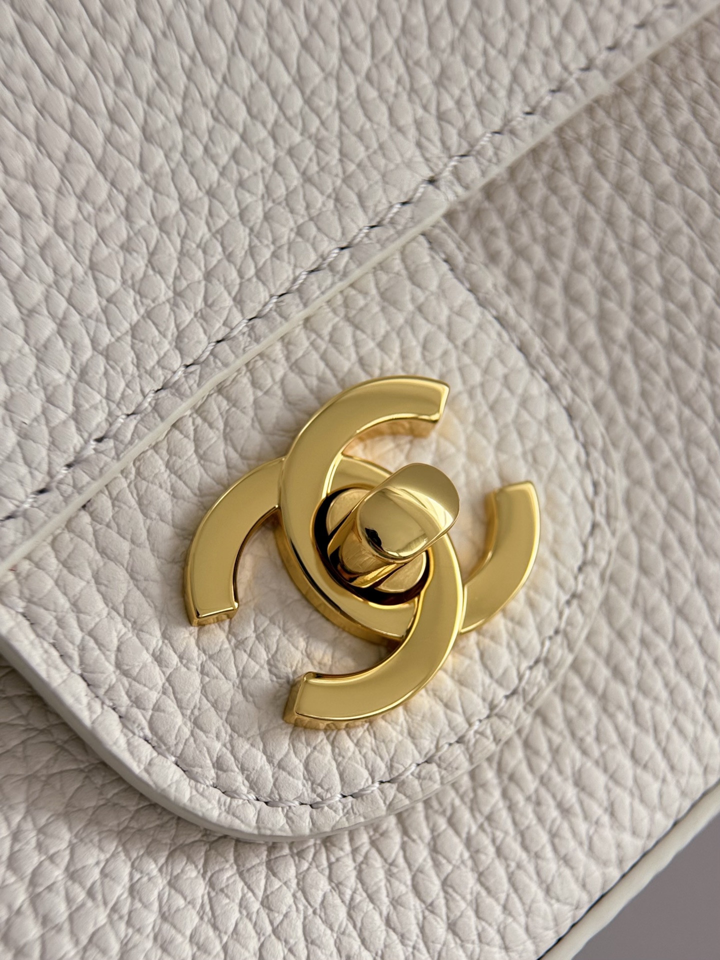 Ch**el Mini Flap Bag Gold Hardware AS6573 13x20x6cm