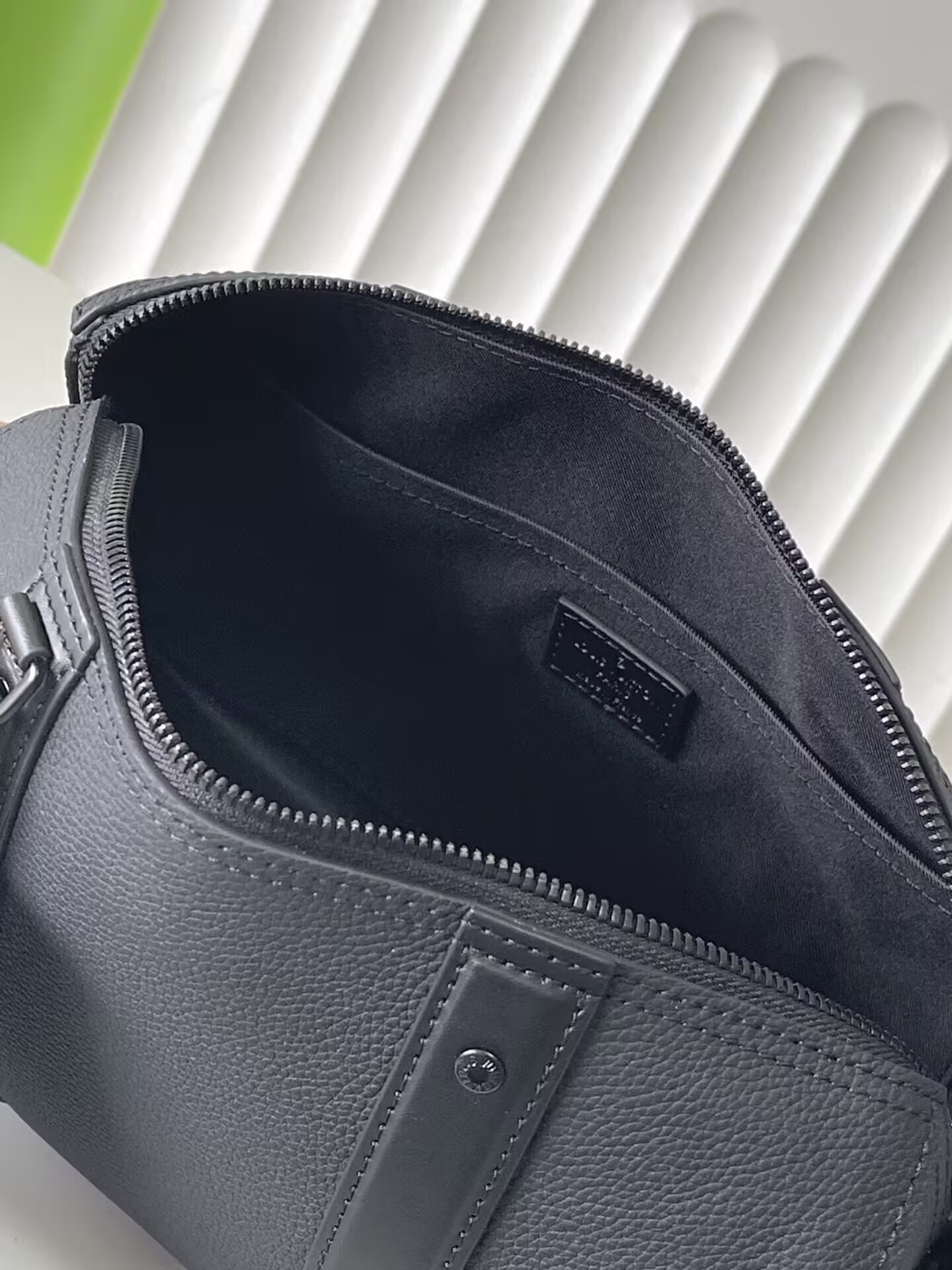 LV City Keepall M59255 27x17x13cm