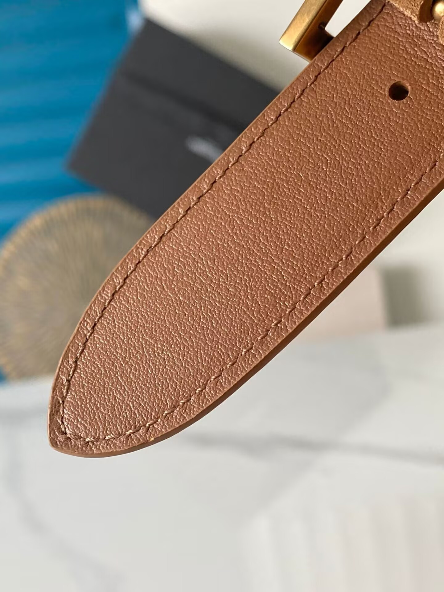 Y51 LE 5 À 7 S*pPLE LARGE IN SUEDE 30 X 31 X 13 CM