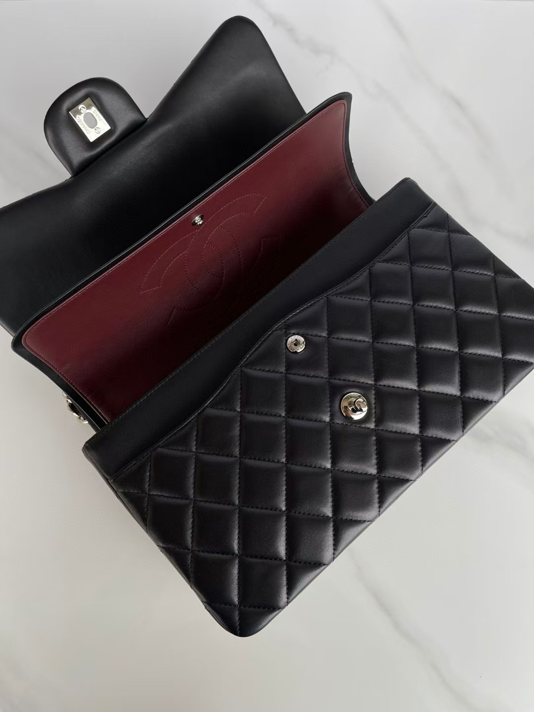 Ch**el Classic Flap Jumbo 30cm CF shiny black 19.5×30×10cm