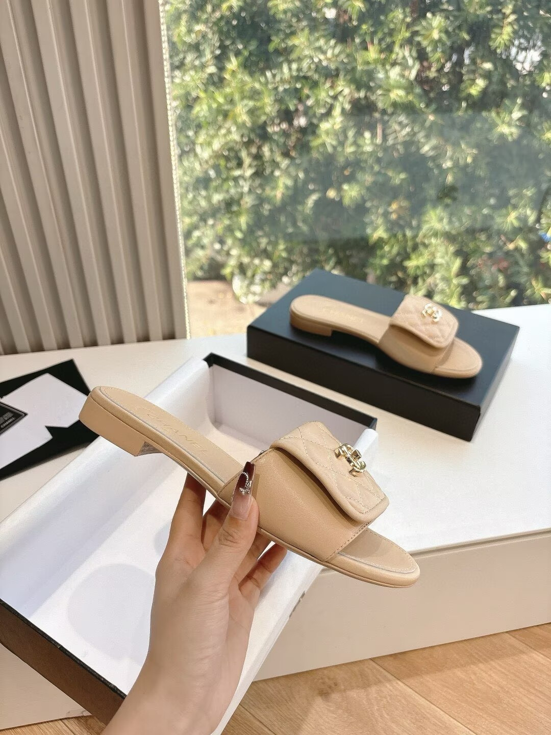 ua Ch**el slippers