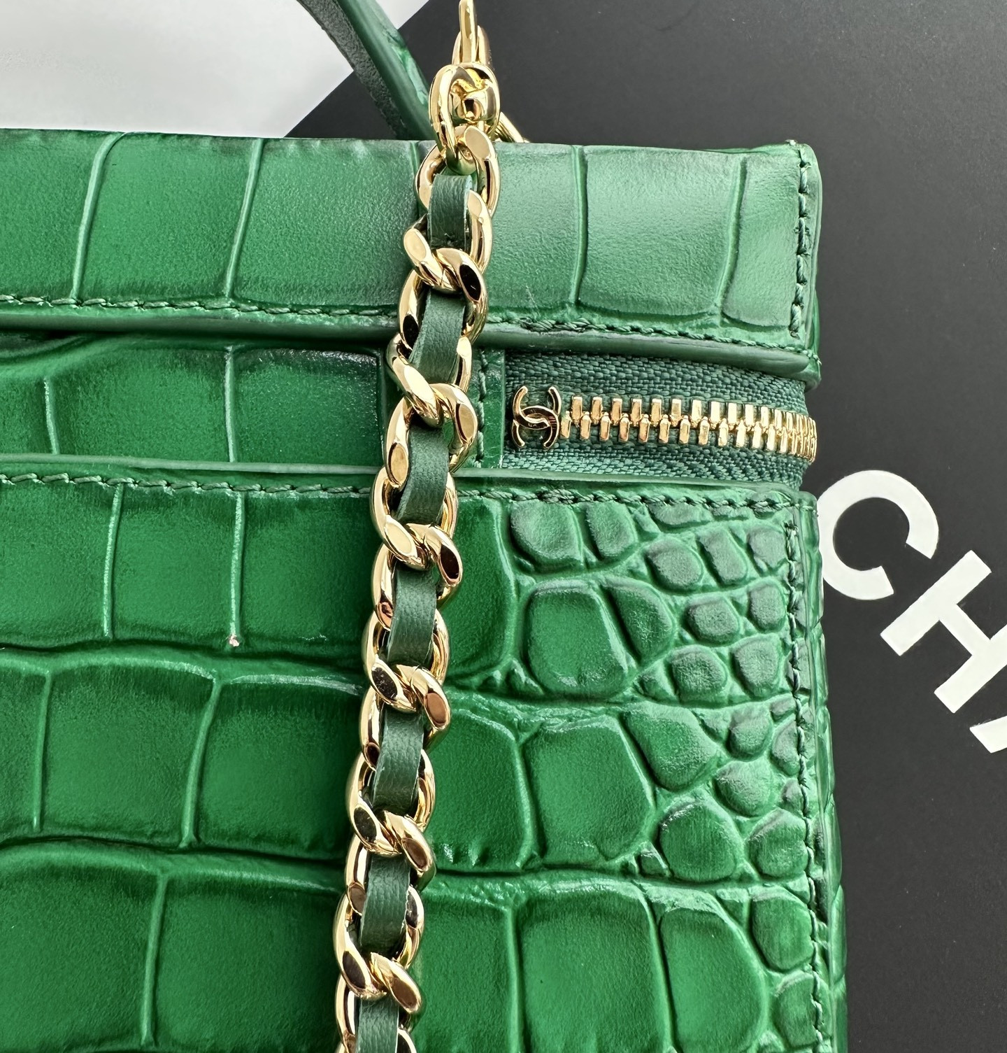 Ch**el Vanity with Chain 17x19.5x5cm
