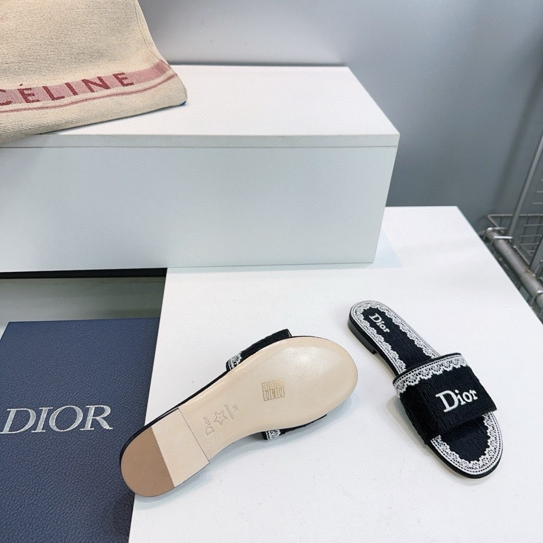 UA D10r Dentelle Slide