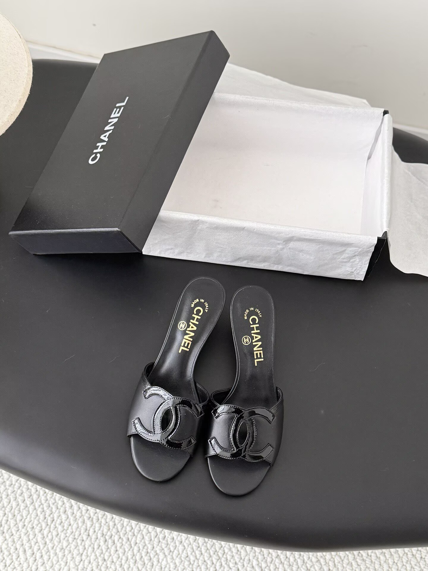 ua Ch**el sandals 4.5cm heel