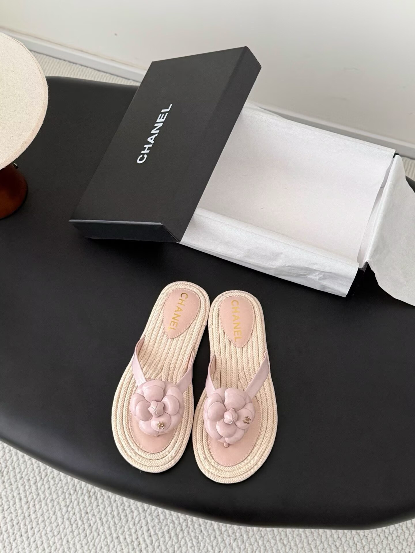 ua Ch**el thongs slides