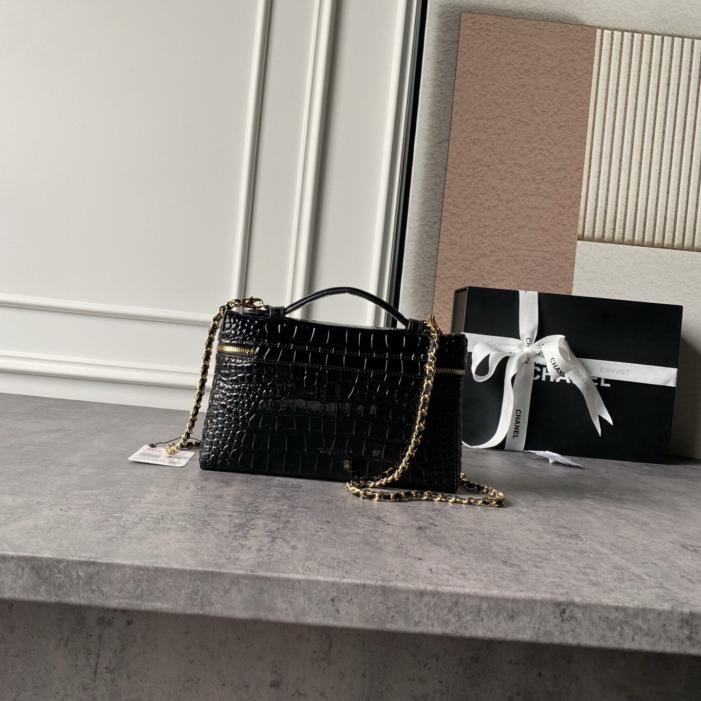 Ch**el Classic Vanity with chain Handbag AP5347 15x23x5cm