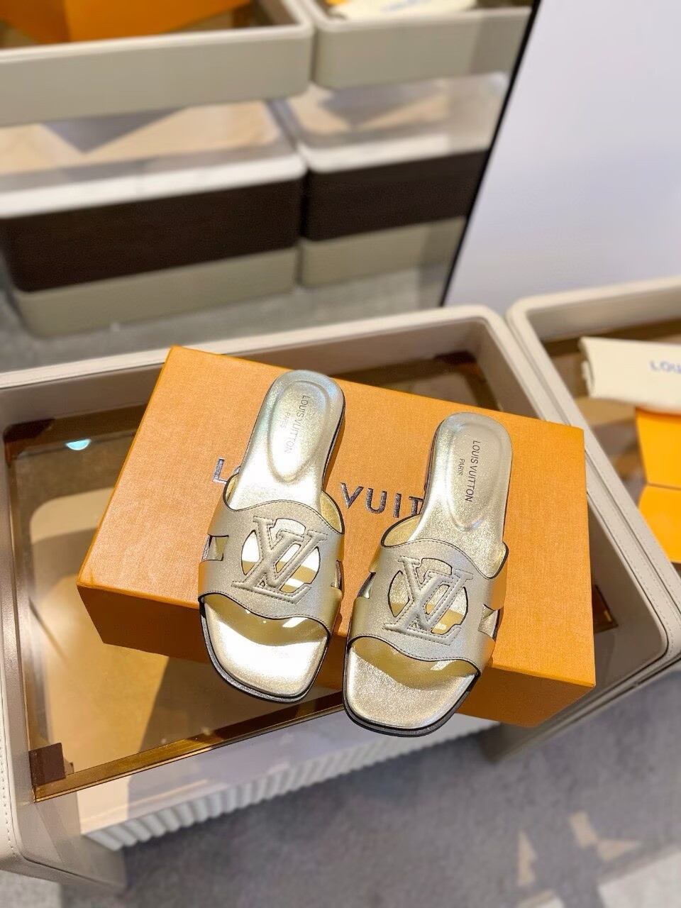 UA LV Isola Flat Mule