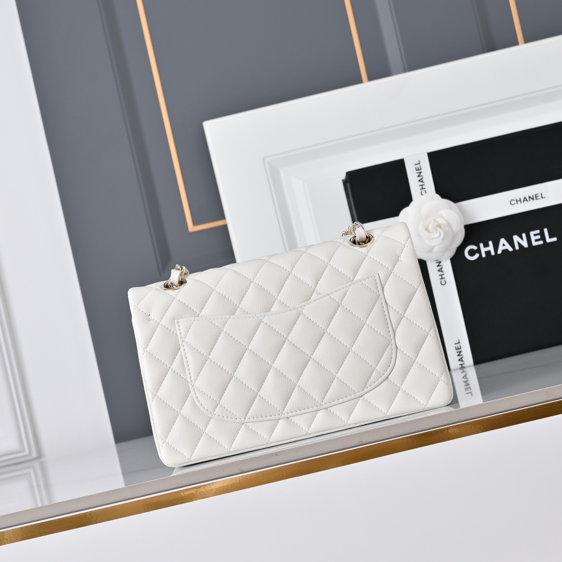 Ch**el classic flap handbag off-white with light gold hardware and caviar leather a01113 23x14.5x6cm