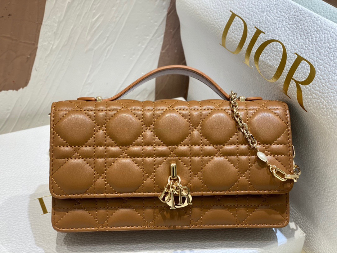 MISS D10r MINI HANDBAG 21 x 11.5 x 4.5 cm