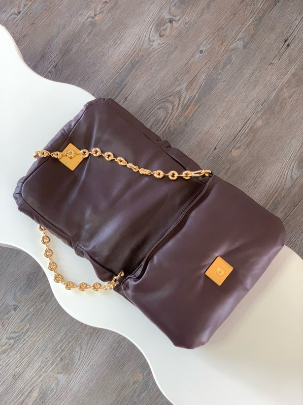 L0ew* Puffer Goya bag 23×17×9CM