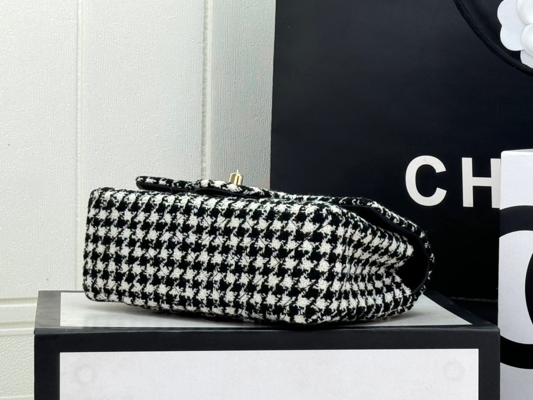 Ch**el MINI CLASSIC 11.12 HANDBAG 20 12 × 20 × 6 cm