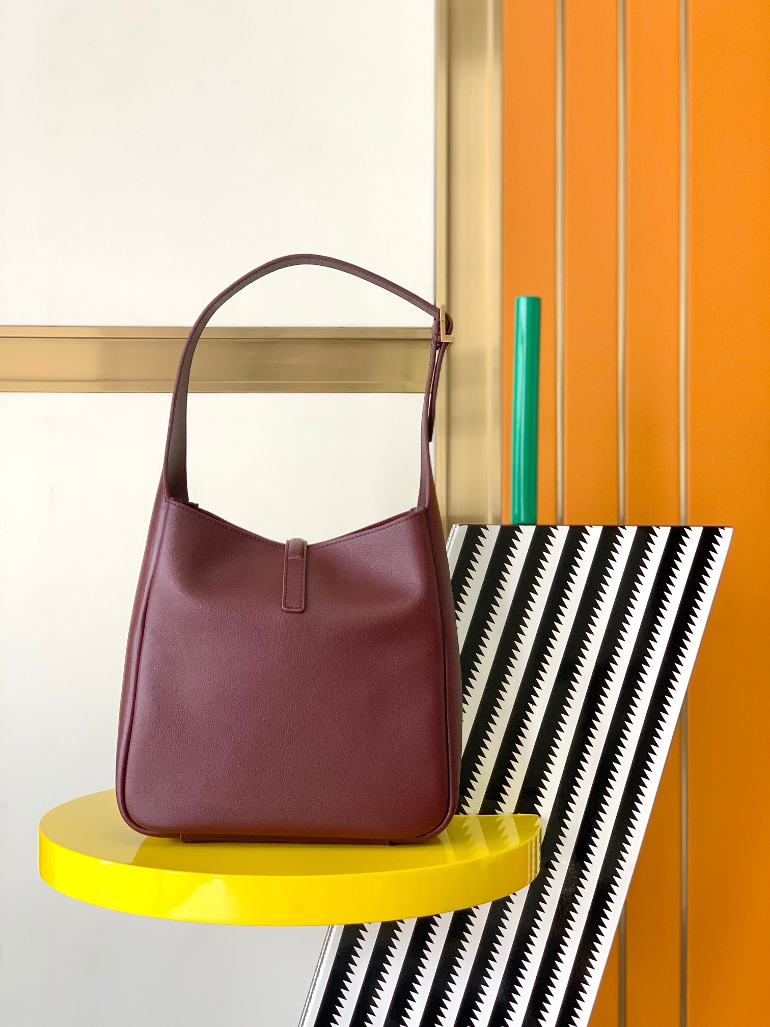 Y51 LE 5 À 7 S*pPLE SMALL IN GRAINED LEATHER  23 x 22 x 8.5 cm